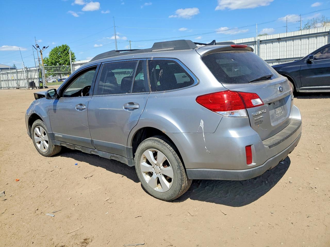4S4BRCKC6B3412993 · 2011 SUBARU OUTBACK · 2/13
