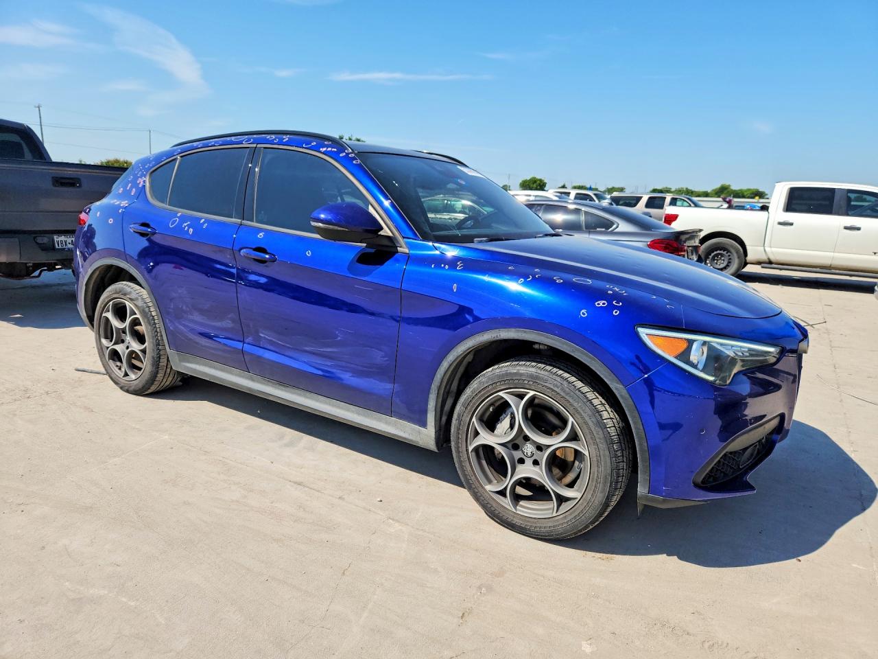 ZASPAJAN2N7D32118 · 2022 ALFA ROMEO STELVIO · 4/12