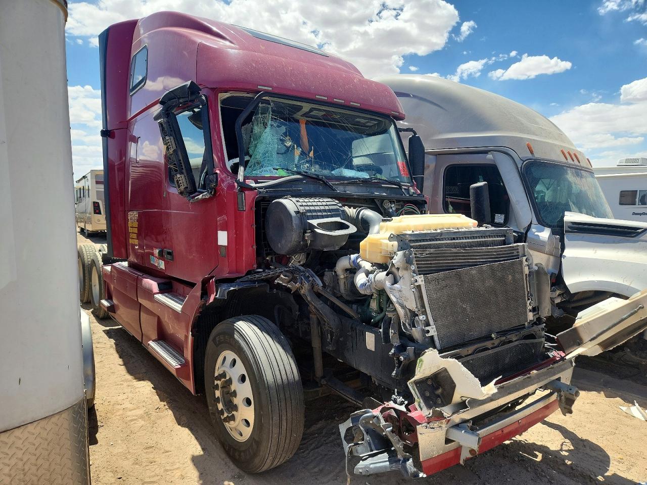 4V4NC9EH2HN976087 · 2017 VOLVO VN