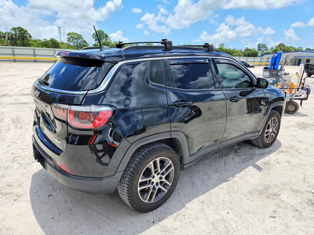 3C4NJDBB2HT640475 · 2017 JEEP COMPASS · 3/13