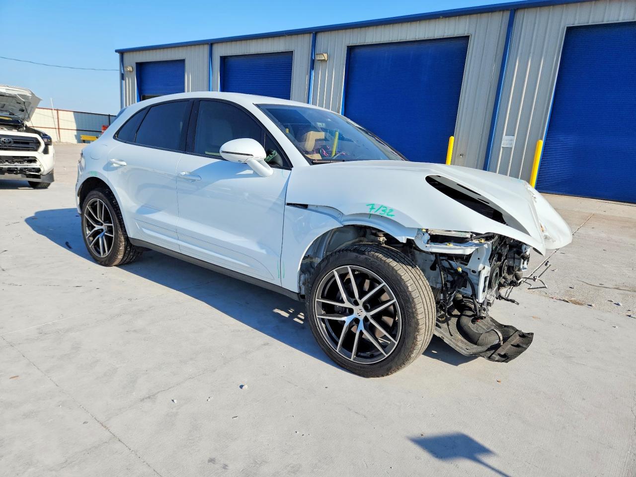 WP1AA2A53SLB03436 · 2025 PORSCHE MACAN · 4/14