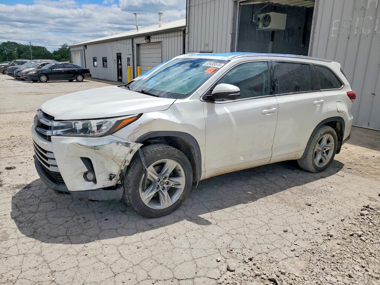 5TDDZRFH7JS907156 · 2018 TOYOTA HIGHLANDER