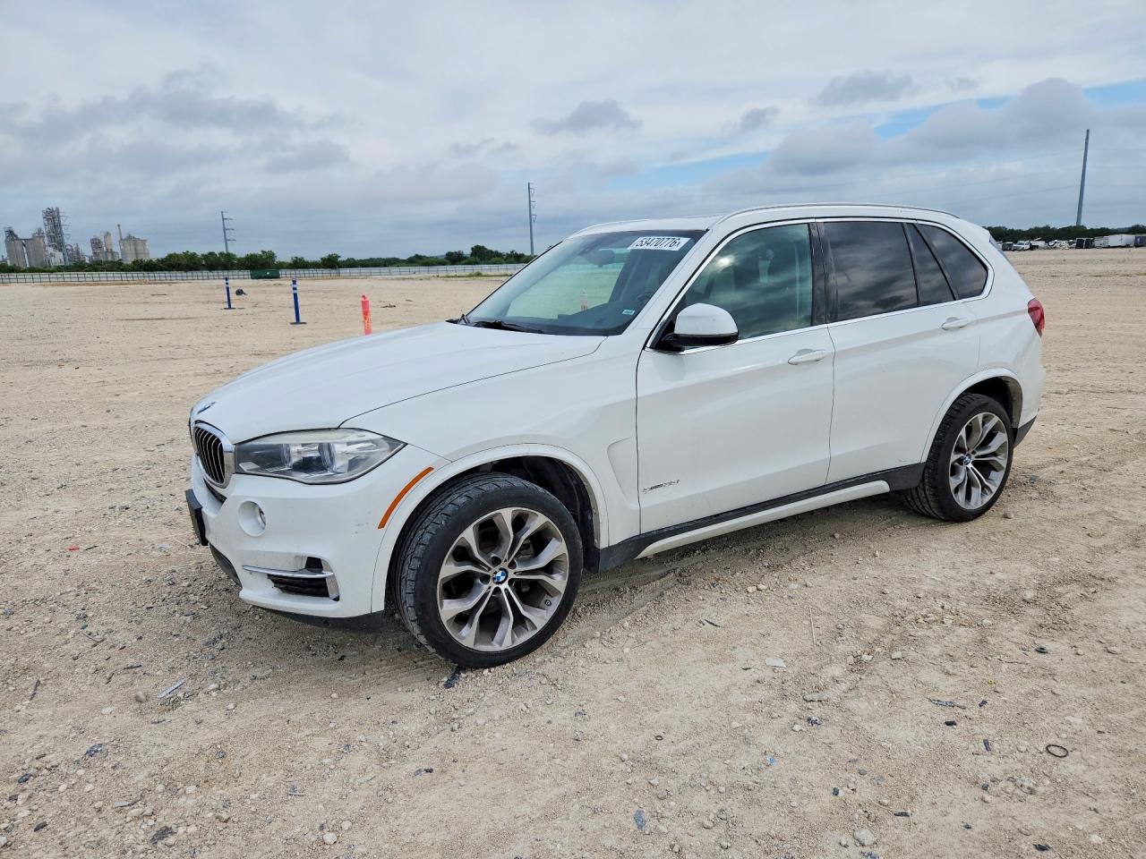 5UXKR2C59G0R72335 · 2016 BMW X5