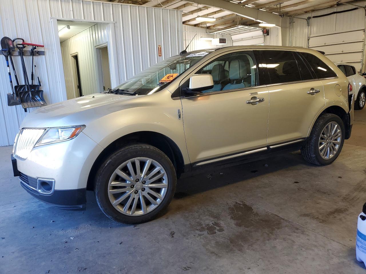2LMDJ6JK9BBJ09317 · 2011 LINCOLN MKX