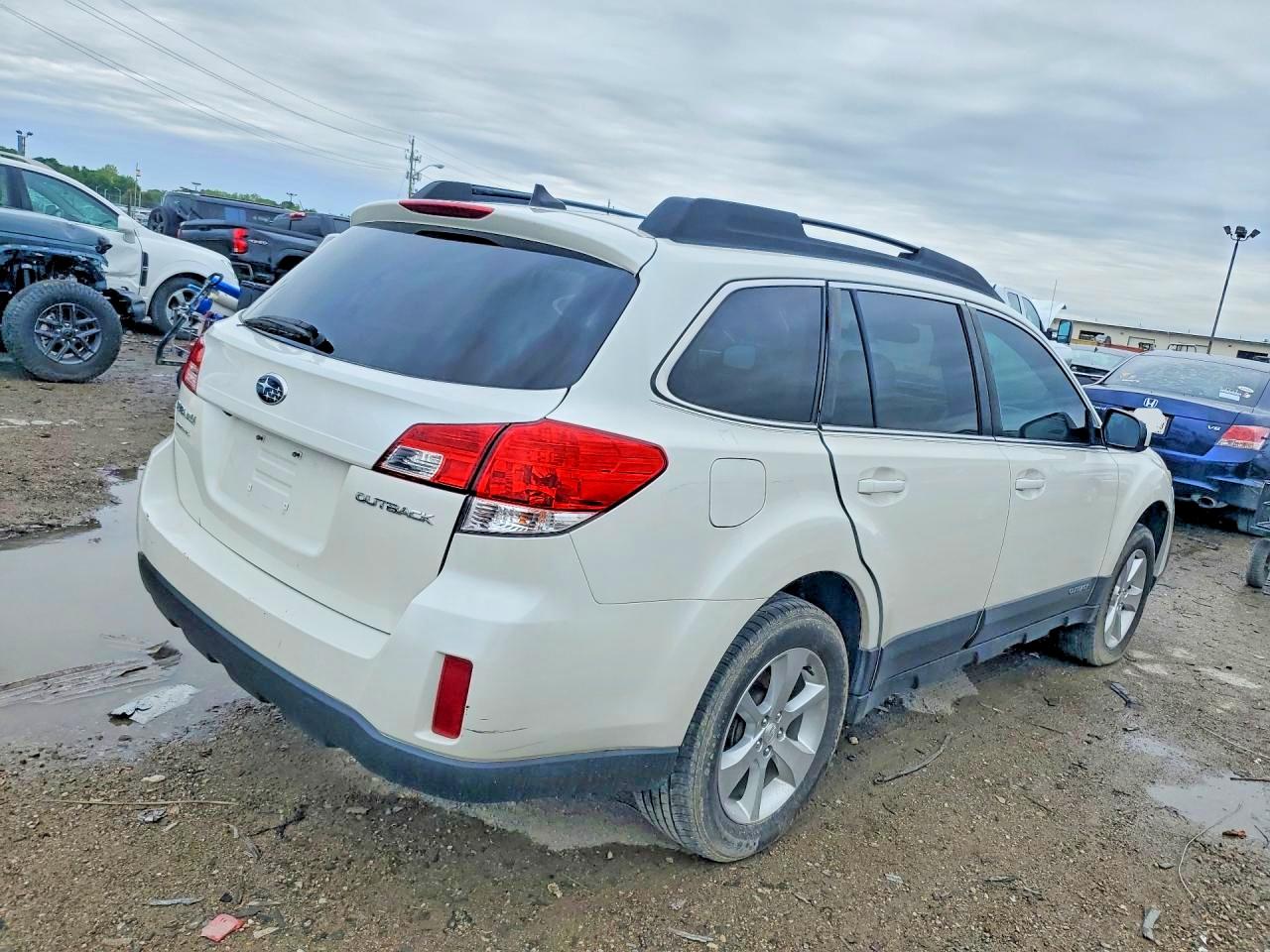 4S4BRCLC5E3302309 · 2014 SUBARU OUTBACK · 3/13