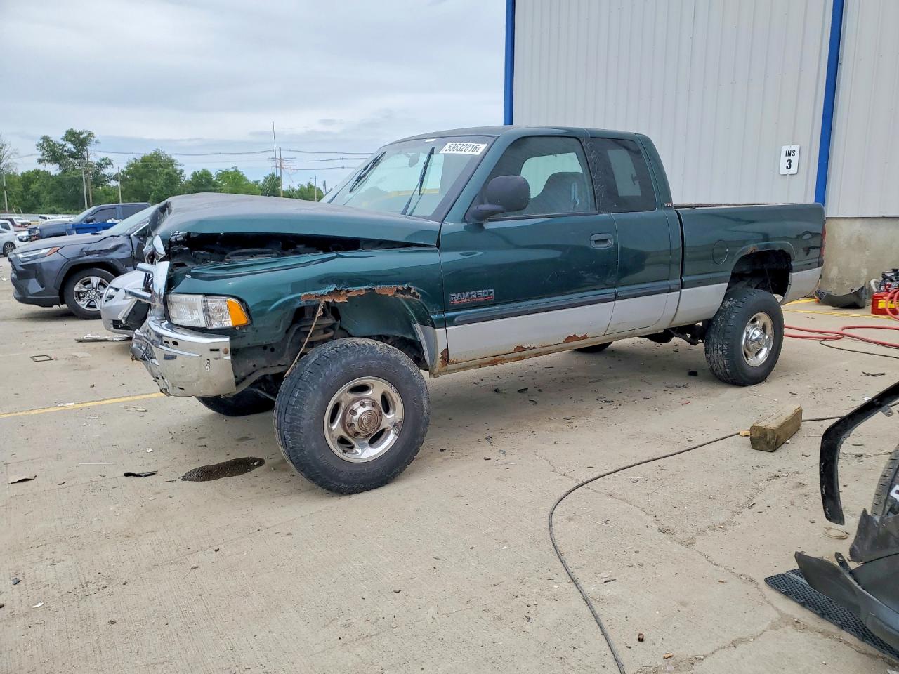 3B7KF236XYG143807 · 2000 DODGE RAM 2500