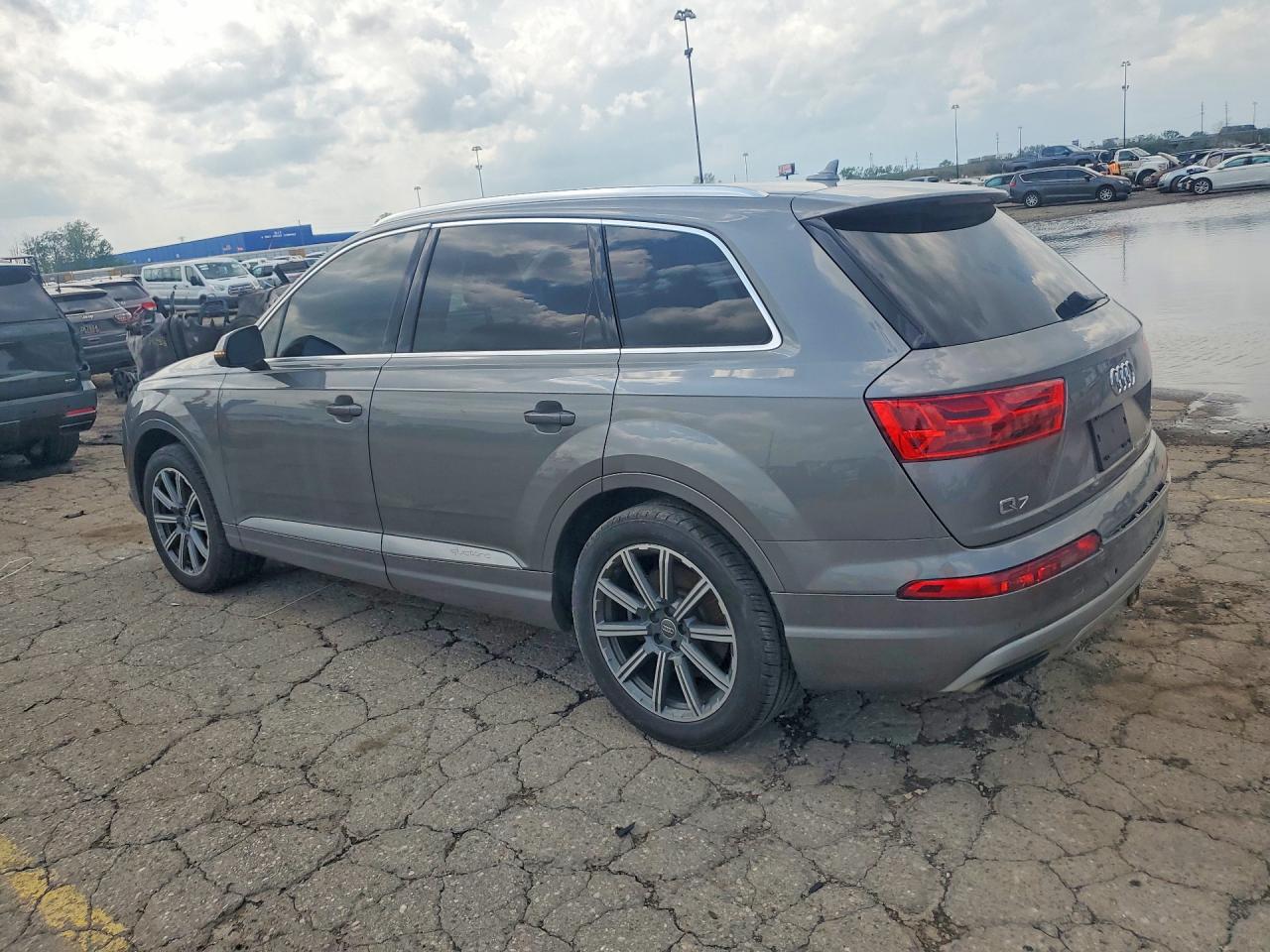 WA1LAAF71HD001547 · 2017 AUDI Q7 · 2/13