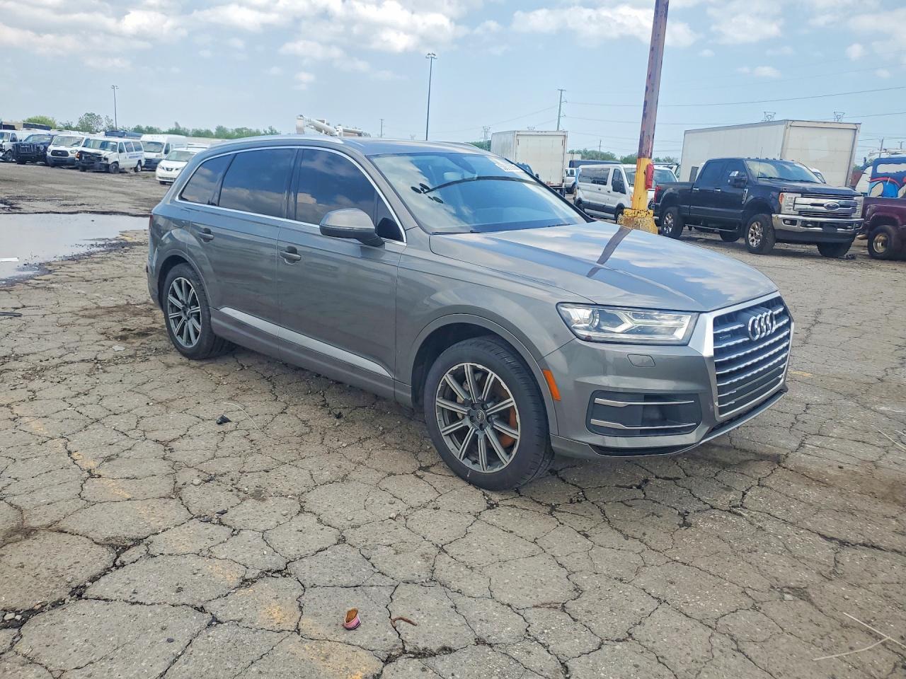 WA1LAAF71HD001547 · 2017 AUDI Q7 · 4/13