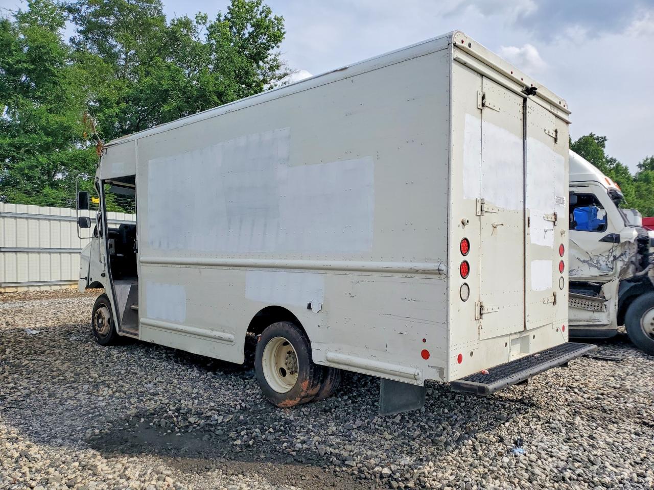 4UZAC1EA5JCKG5460 · 2018 FREIGHTLINER MT45 CHASSIS · 2/13