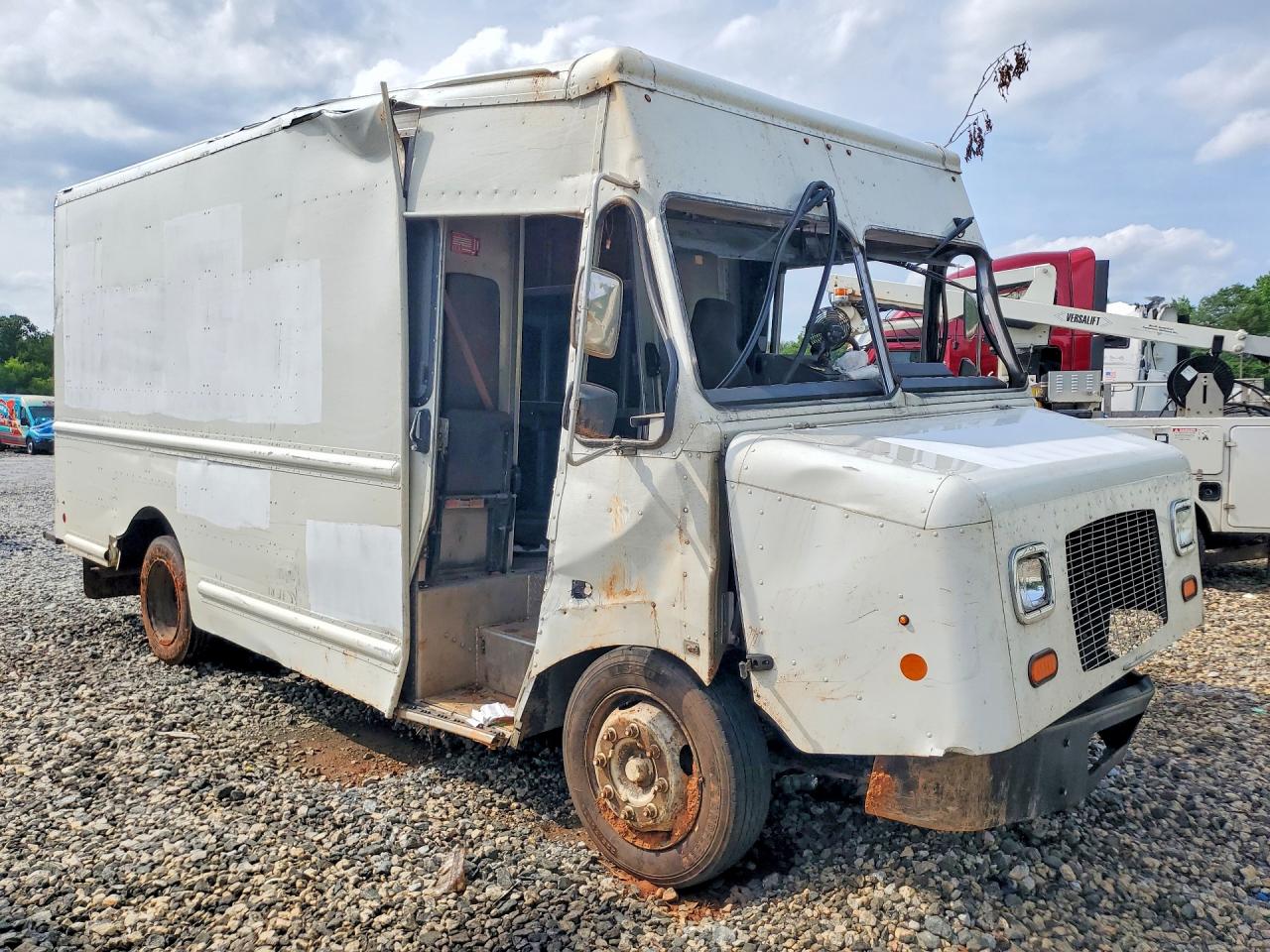 4UZAC1EA5JCKG5460 · 2018 FREIGHTLINER MT45 CHASSIS · 4/13