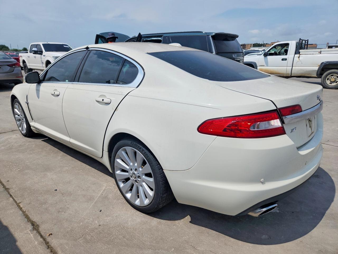 SAJWA06B09HR43232 · 2009 JAGUAR XF · 2/12