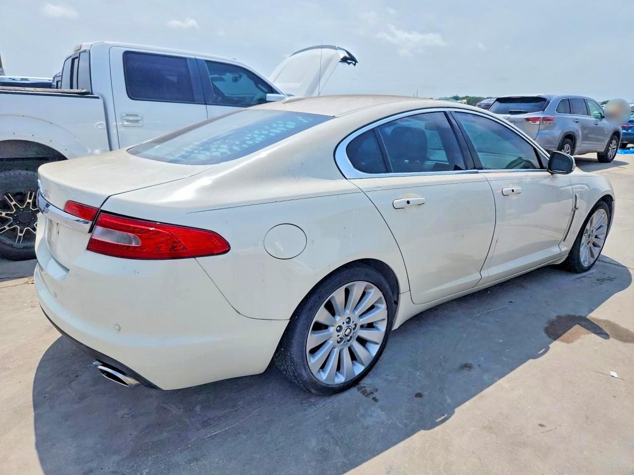 SAJWA06B09HR43232 · 2009 JAGUAR XF · 3/12