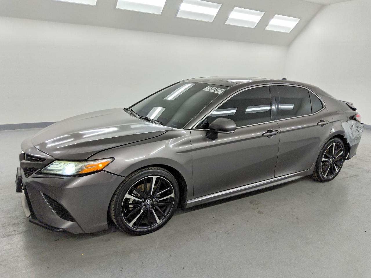 4T1BZ1HK5JU013729 · 2018 TOYOTA CAMRY