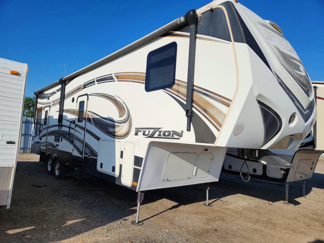 4YDF31029DF810932 · 2013 KEYSTONE FUZION