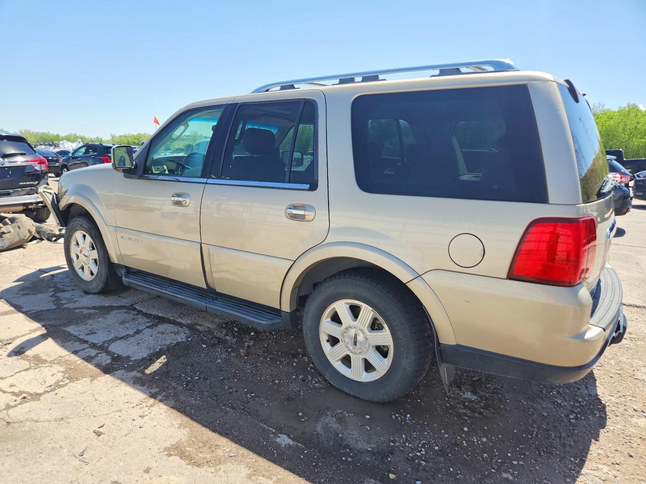 5LMFU28535LJ08122 · 2005 LINCOLN NAVIGATOR · 2/14