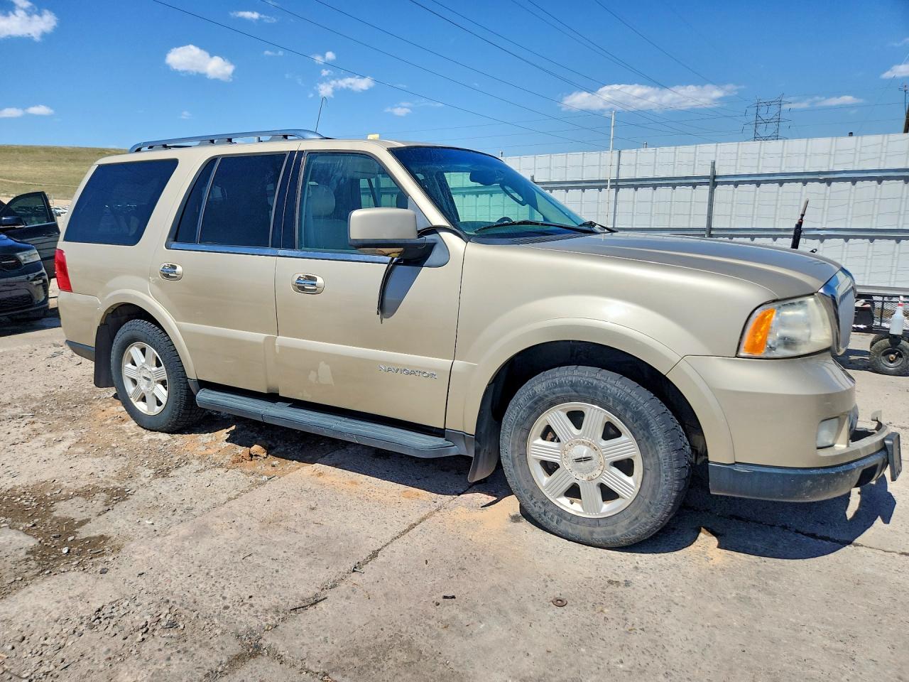 5LMFU28535LJ08122 · 2005 LINCOLN NAVIGATOR · 4/14