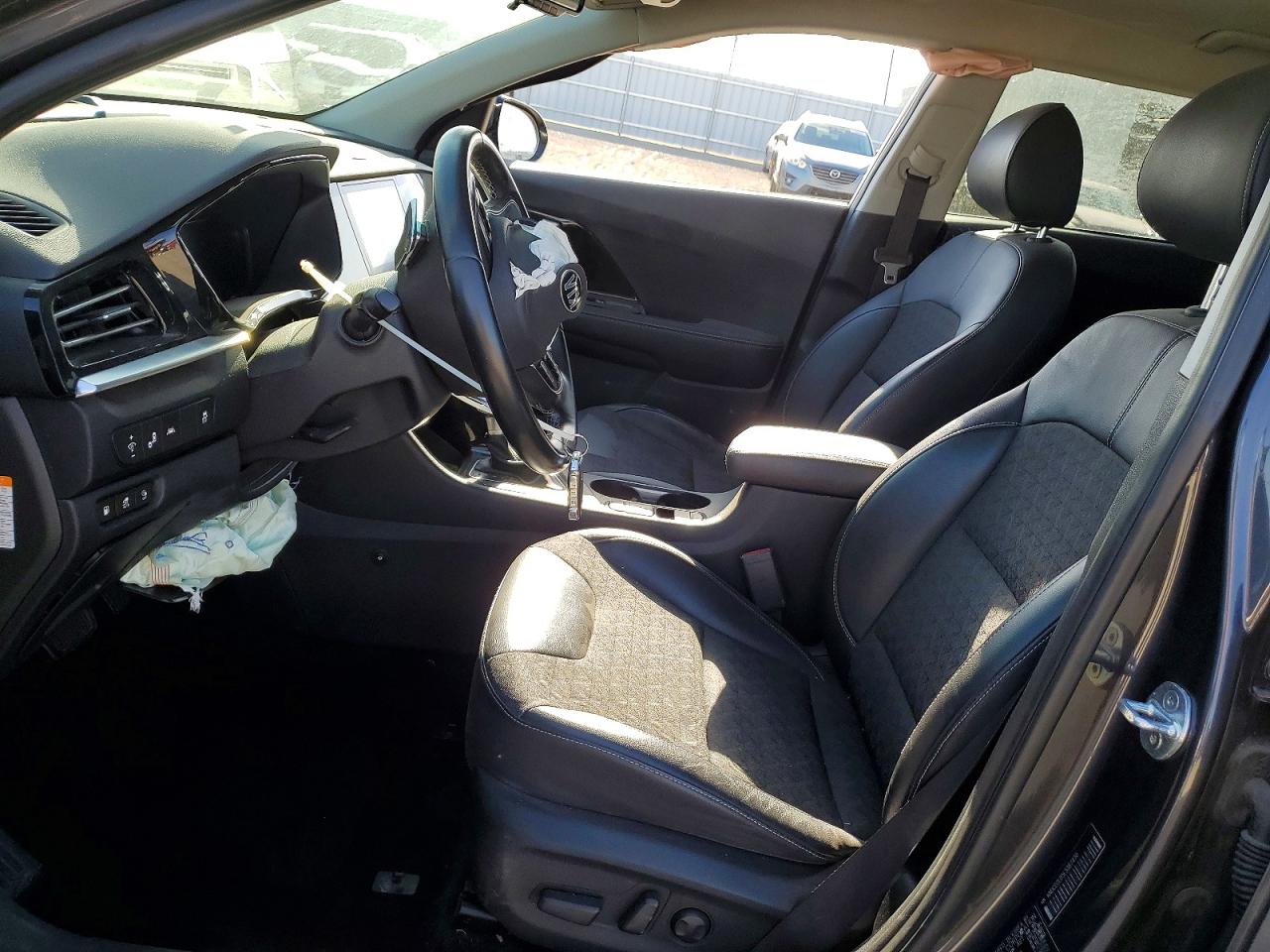 KNDCD3LD5L5387430 · 2020 KIA NIRO · 7/13