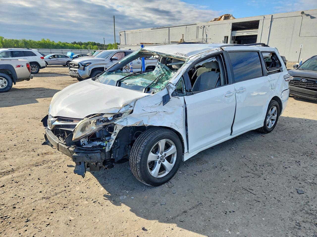 5TDKZ3DC4JS922869 · 2018 TOYOTA SIENNA