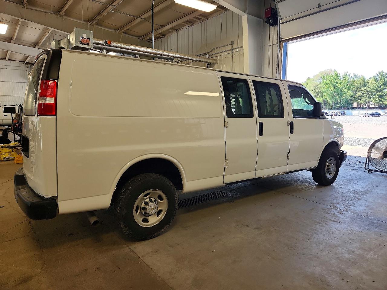 1GCWGBFP3R1250393 · 2024 CHEVROLET EXPRESS G2500 · 3/13