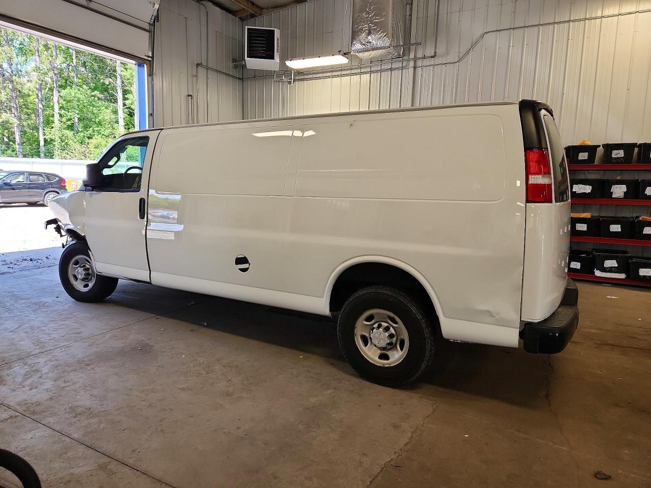 1GCWGBFP3R1250393 · 2024 CHEVROLET EXPRESS G2500 · 2/13