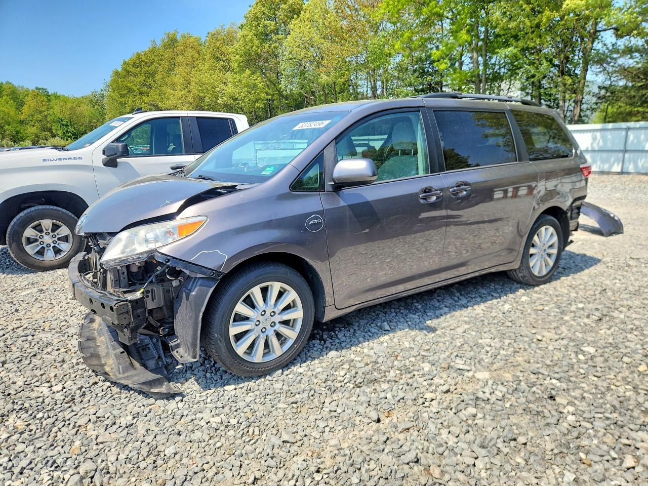 5TDJZ3DC8HS173015 · 2017 TOYOTA SIENNA