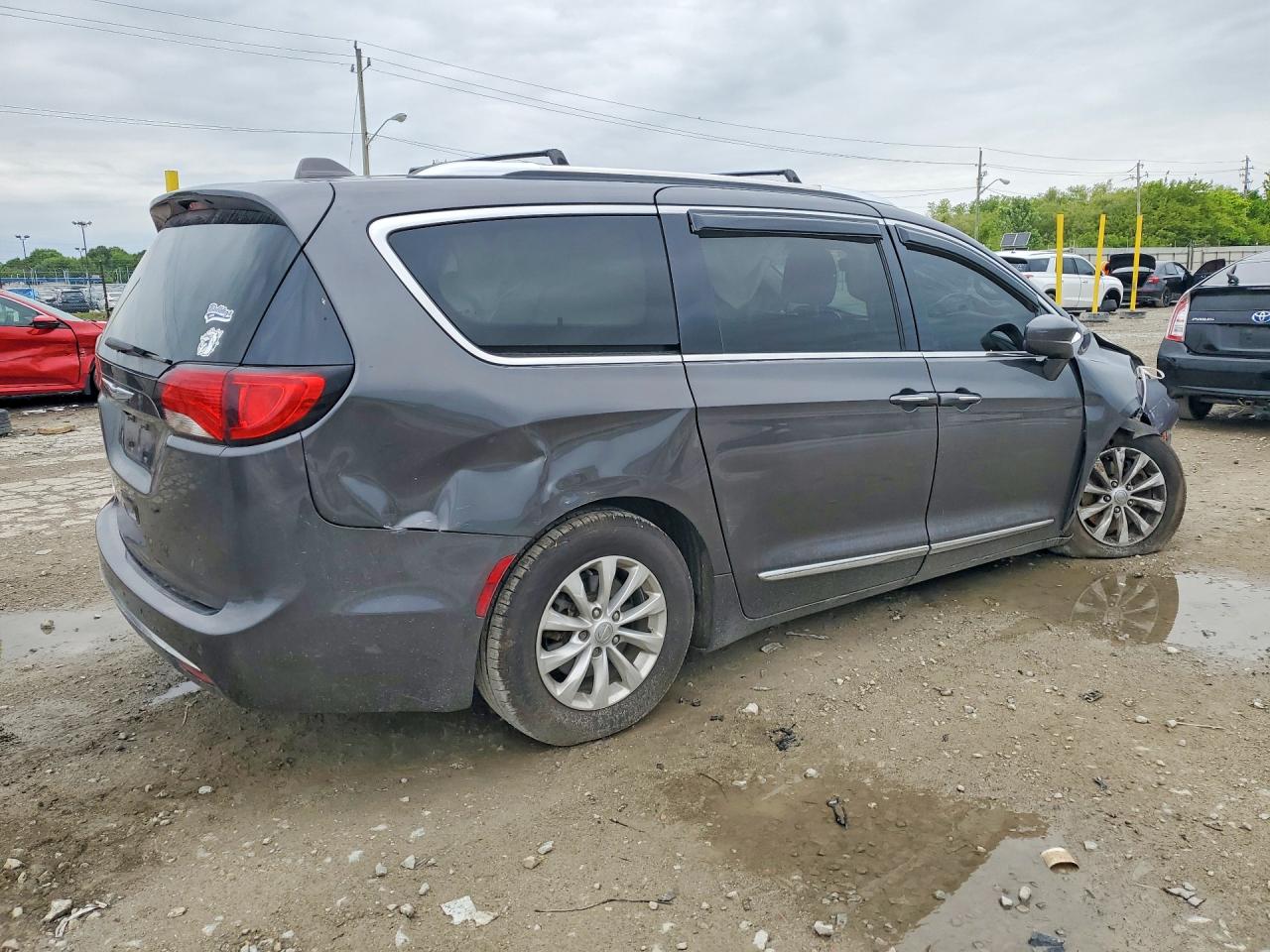2C4RC1BG4KR731392 · 2019 CHRYSLER PACIFICA · 3/13