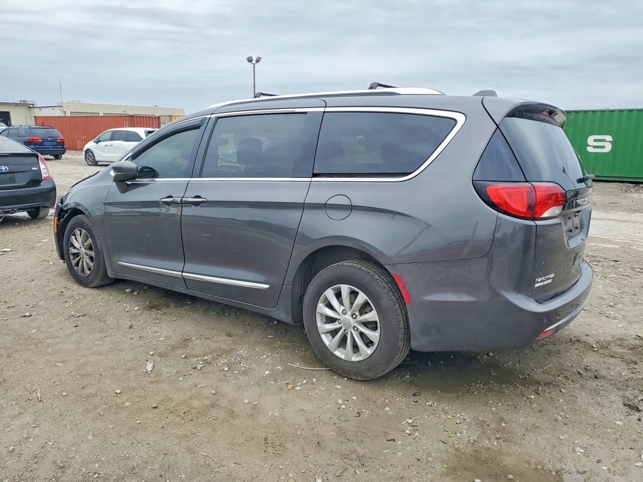 2C4RC1BG4KR731392 · 2019 CHRYSLER PACIFICA · 2/13