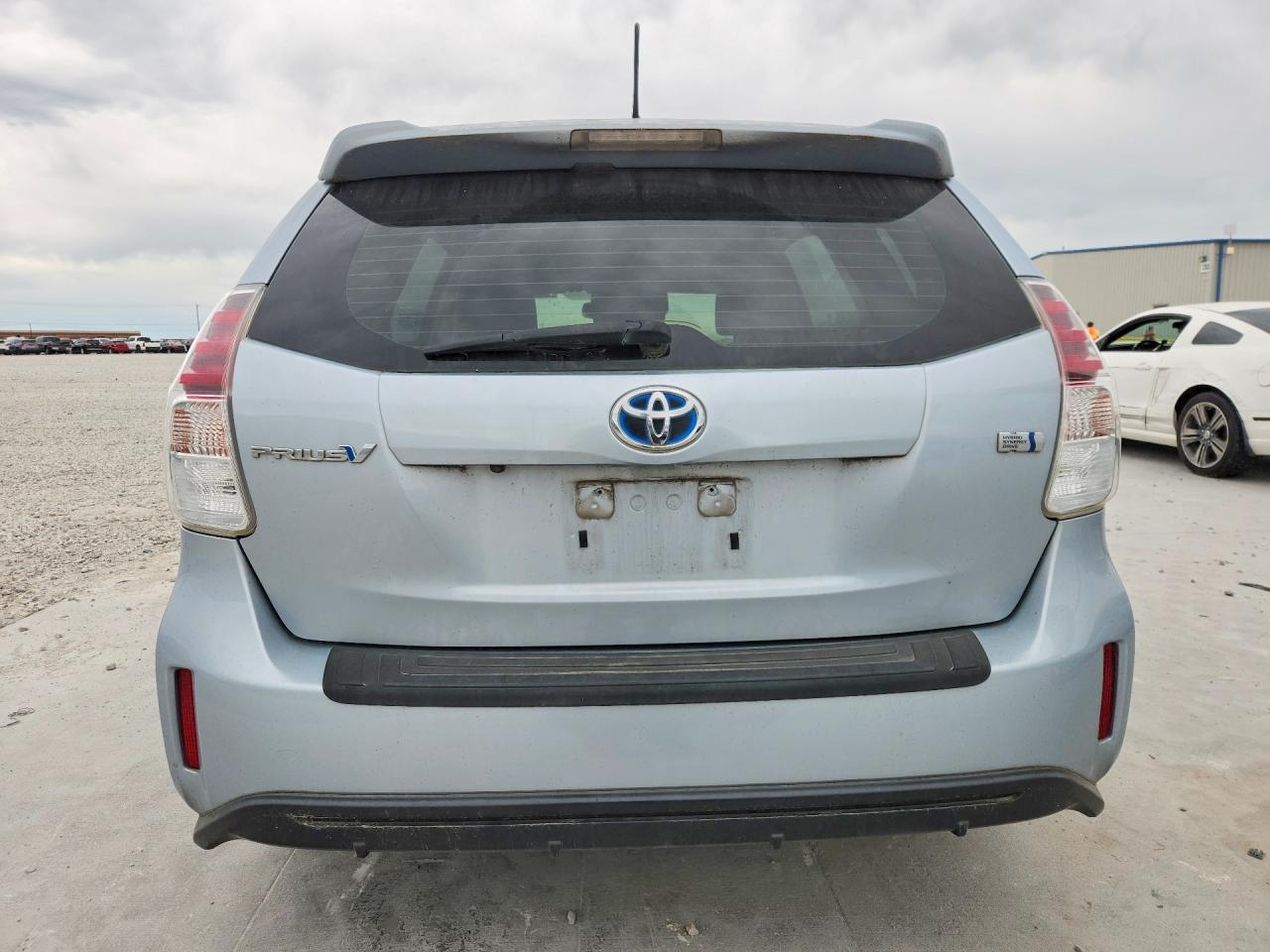 JTDZN3EU8GJ047674 · 2016 TOYOTA PRIUS V · 6/12