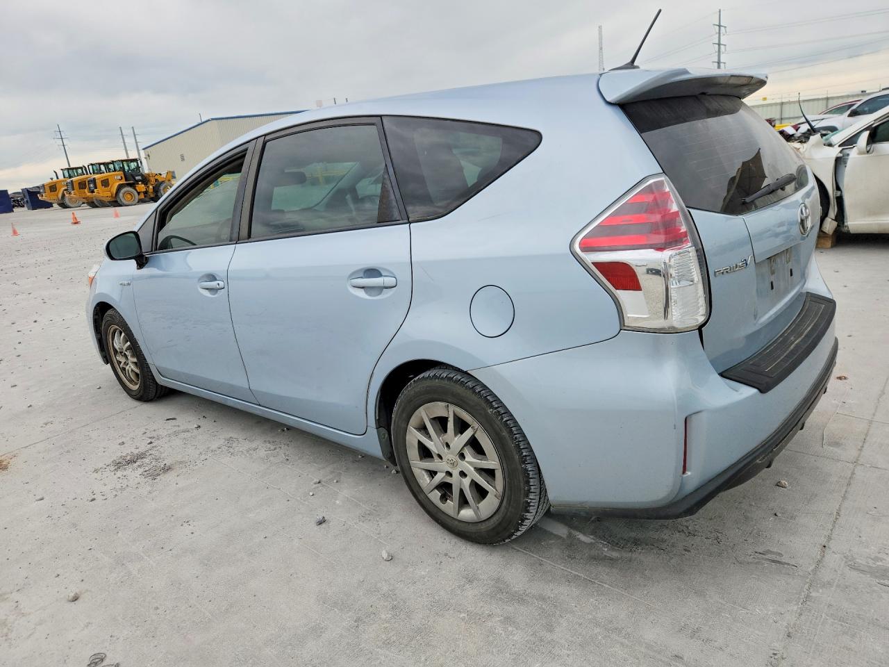 JTDZN3EU8GJ047674 · 2016 TOYOTA PRIUS V · 2/12
