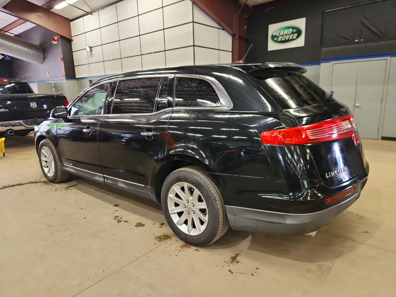 2LMHJ5NK7EBL55938 · 2014 LINCOLN MKT · 2/13