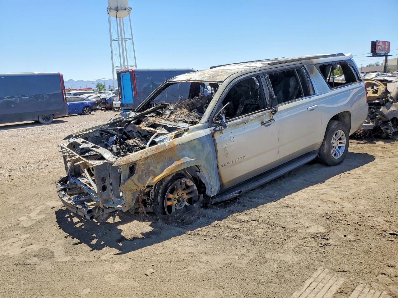 1GNSCHKC6HR406739 · 2017 CHEVROLET SUBURBAN