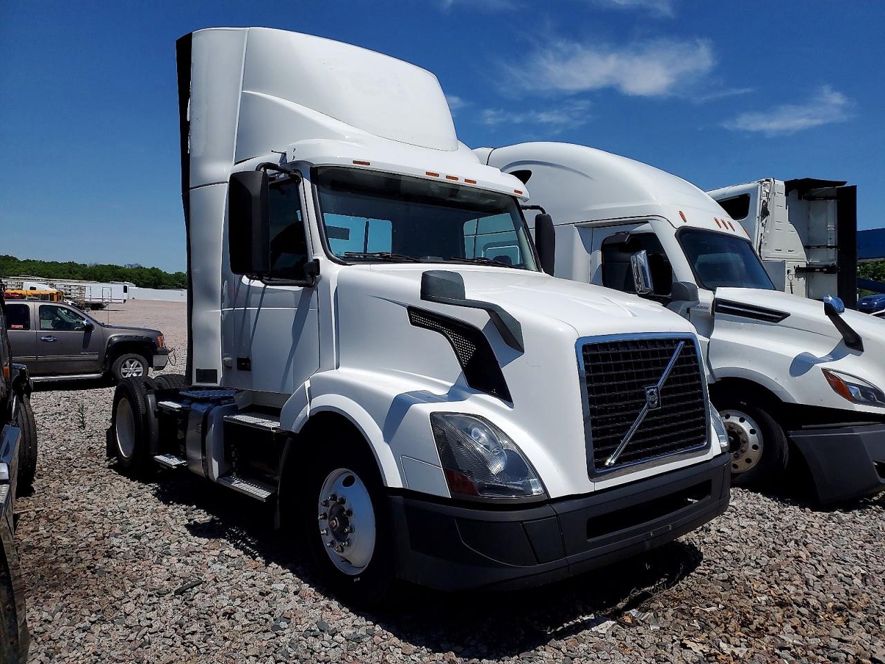 4V4N39TGXJN892535 · 2018 VOLVO VNL