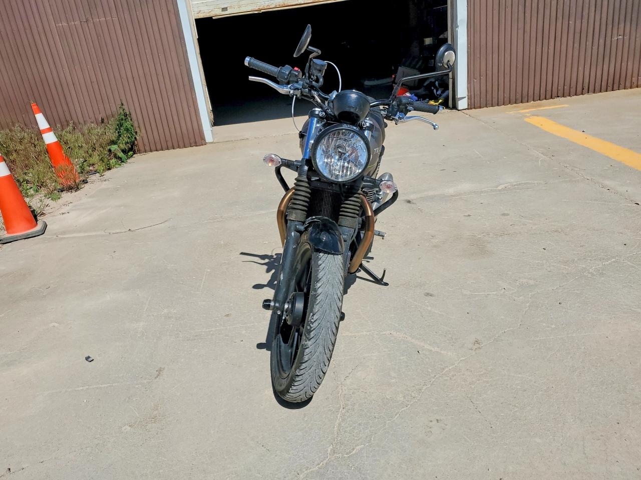 SMTD31G72PTBL5771 · 2023 TRIUMPH SPEED TWIN · 2/9