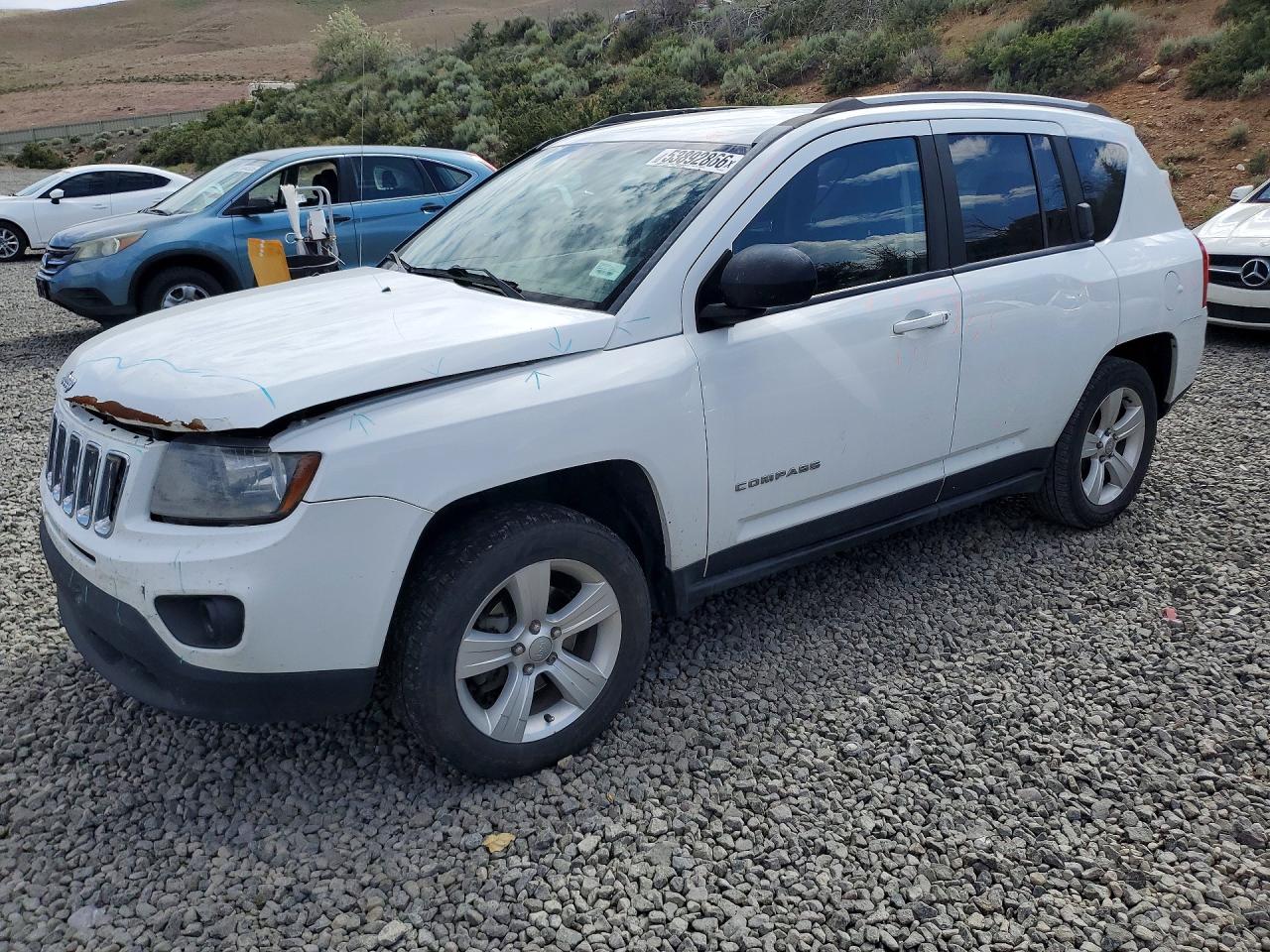 1C4NJCBB8GD506570 · 2016 JEEP COMPASS