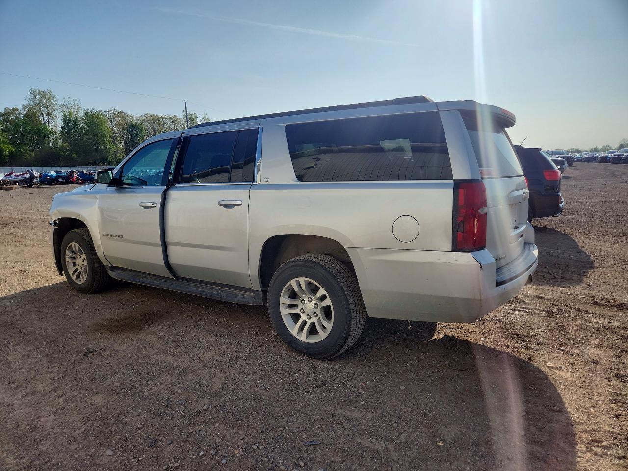 1GNSKHKC3KR400195 · 2019 CHEVROLET SUBURBAN · 2/13