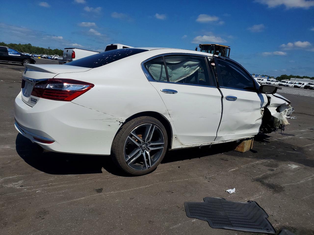 1HGCR2F10HA080714 · 2017 HONDA ACCORD · 3/13