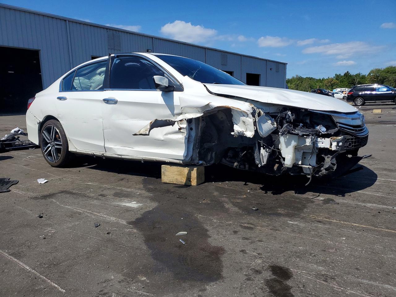 1HGCR2F10HA080714 · 2017 HONDA ACCORD · 4/13