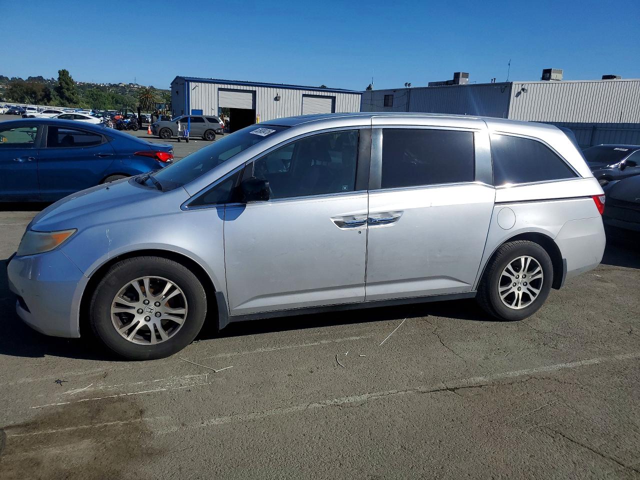 5FNRL5H65BB057562 · 2011 HONDA ODYSSEY