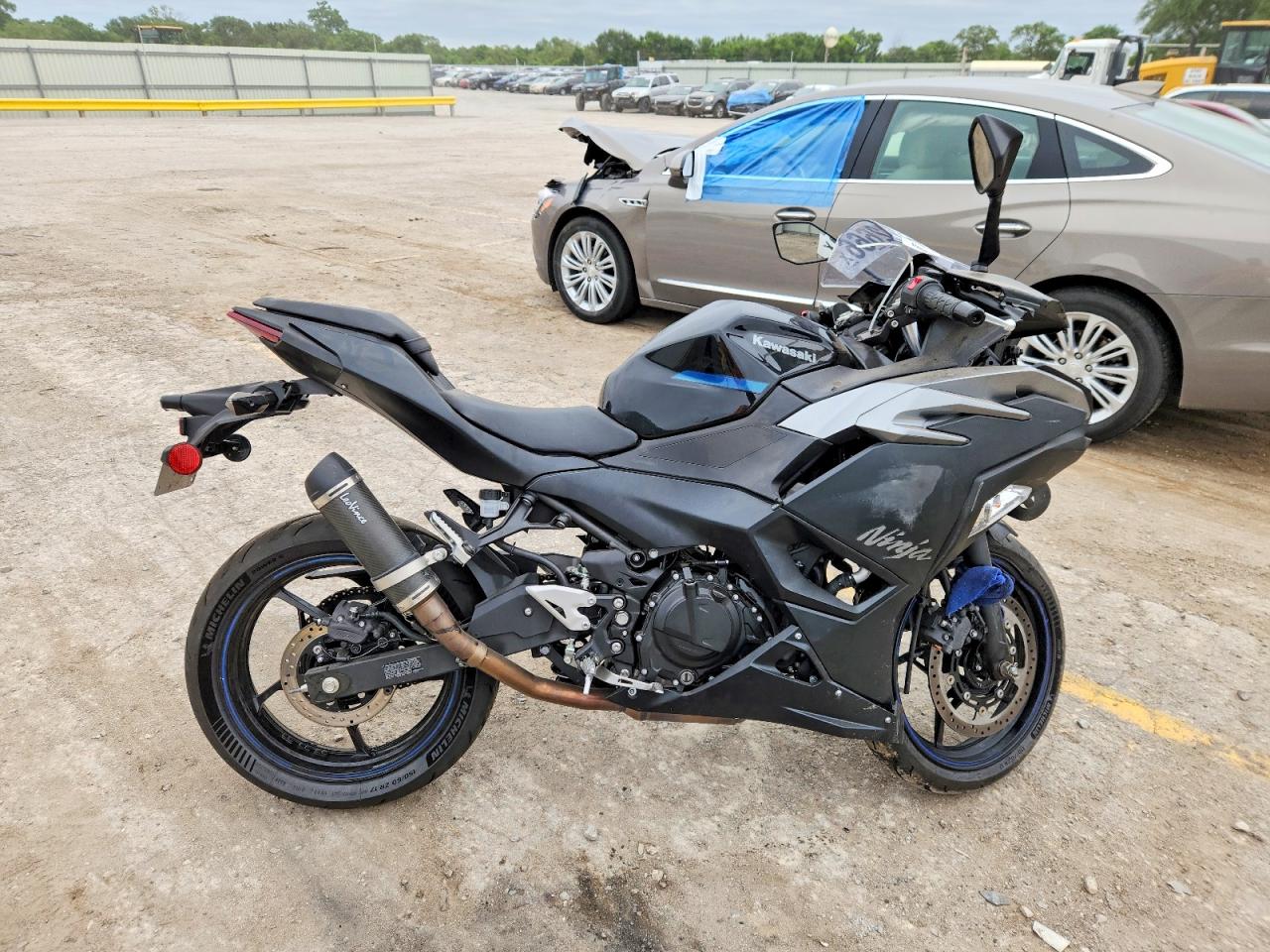 ML5EXGG15SDA45906 · 2025 KAWASAKI EX500