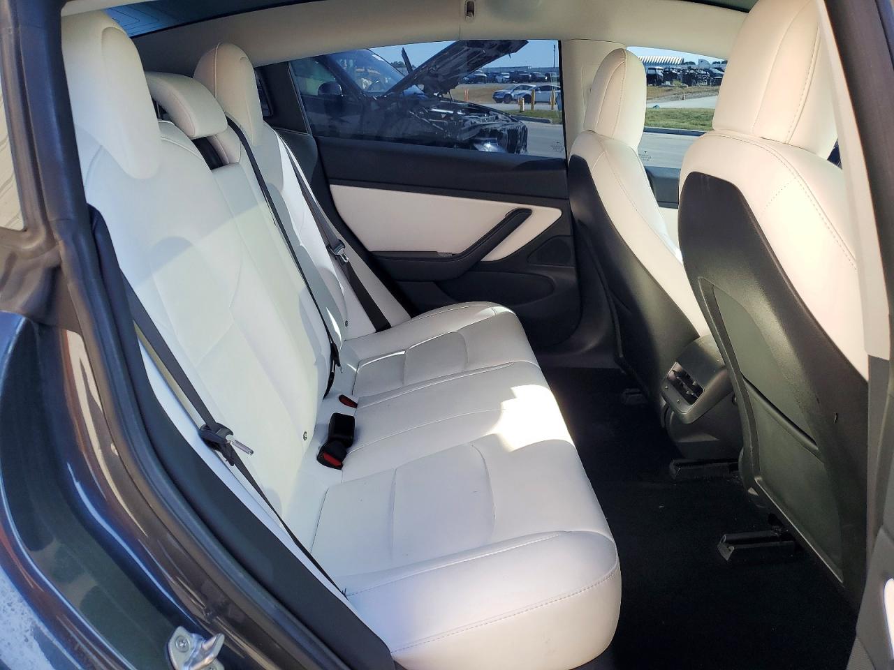 5YJ3E1EBXJF079372 · 2018 TESLA MODEL 3 · 10/12