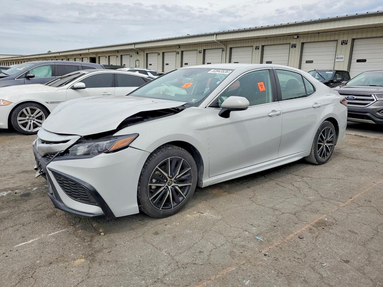 4T1G11AK9RU247083 · 2024 TOYOTA CAMRY