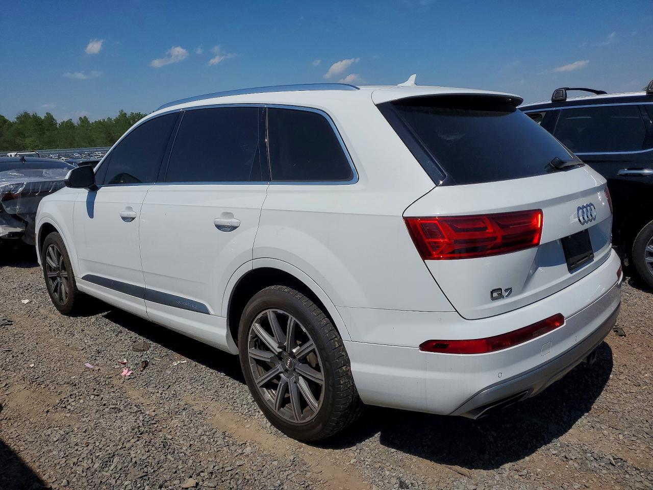 WA1VAAF71JD013597 · 2018 AUDI Q7 · 2/13