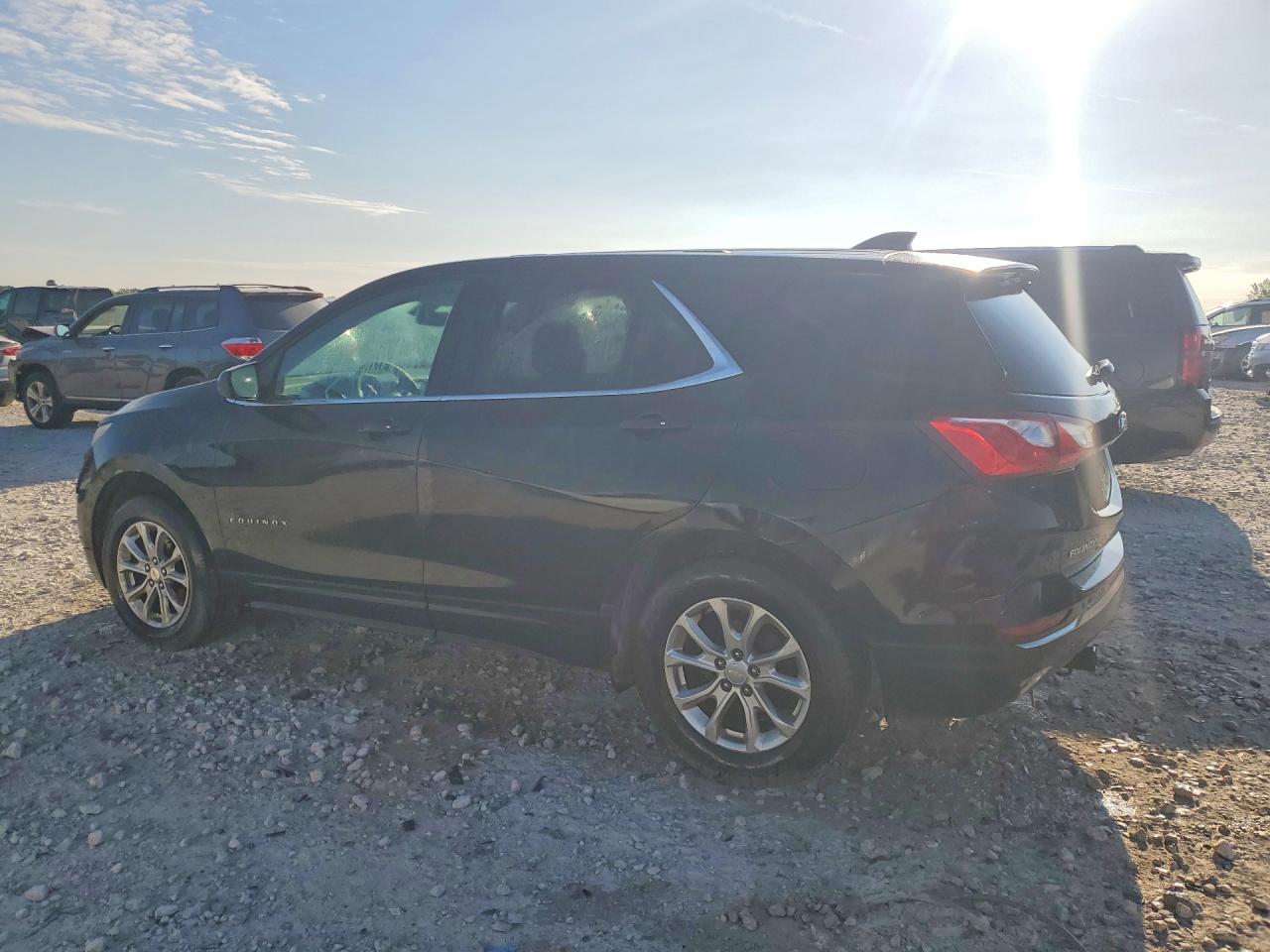 2GNAXSEV9J6157669 · 2018 CHEVROLET EQUINOX · 2/13