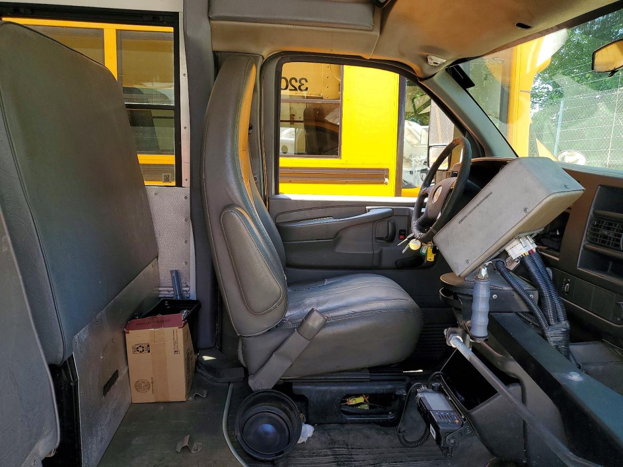 1GB0G2BA9B1108373 · 2011 CHEVROLET EXPRESS G3500 · 5/10