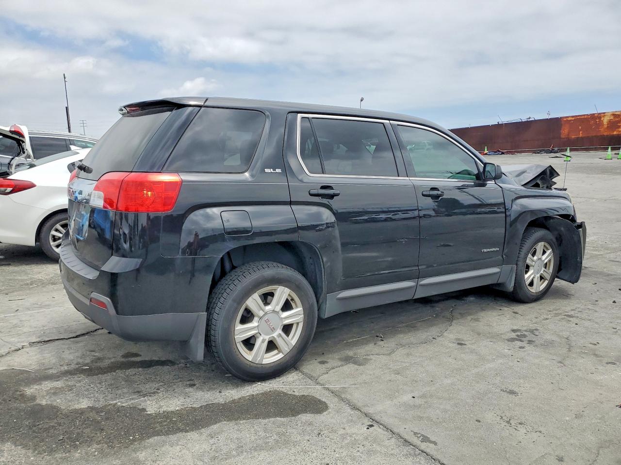 2GKALMEK2F6425852 · 2015 GMC TERRAIN · 3/13