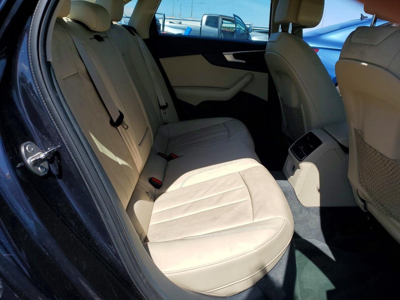 WAUKMAF49JN001825 · 2018 AUDI A4 · 10/13