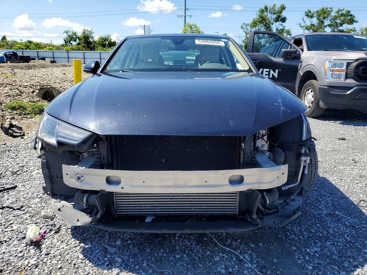 WAUKMAF49JN001825 · 2018 AUDI A4 · 5/13