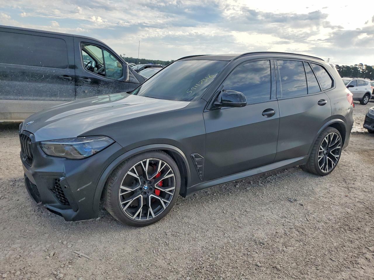 5YMJU0C02N9L56562 · 2022 BMW X5