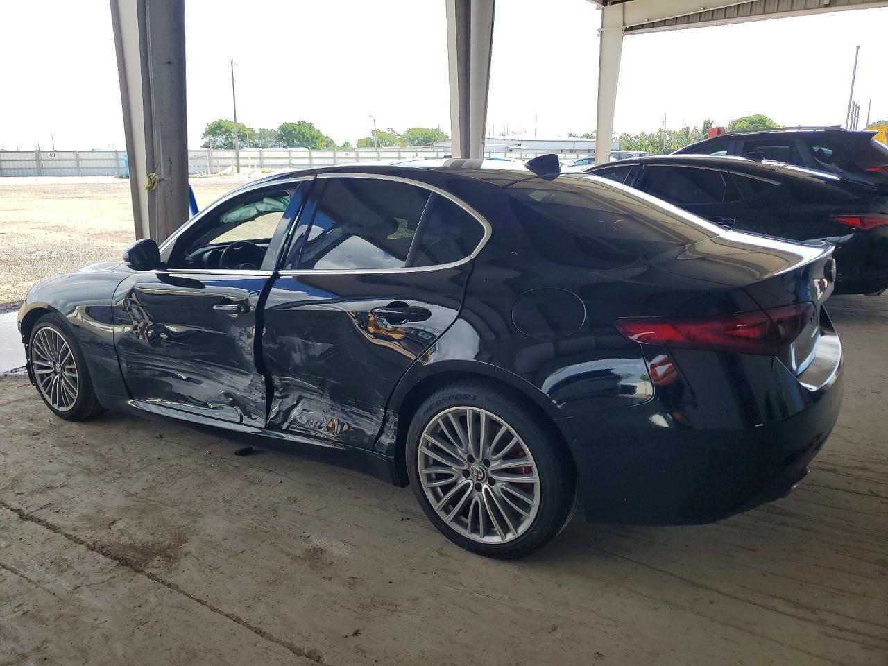 ZARFAECN5J7564608 · 2018 ALFA ROMEO GIULIA · 2/13