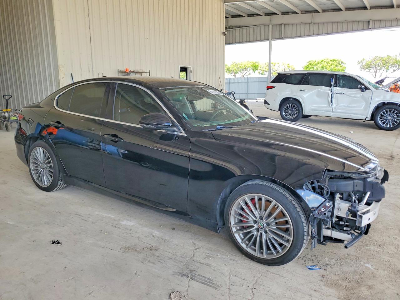 ZARFAECN5J7564608 · 2018 ALFA ROMEO GIULIA · 4/13
